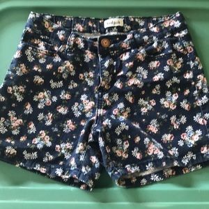 💥5 for $25💥 Kidpik floral shorts